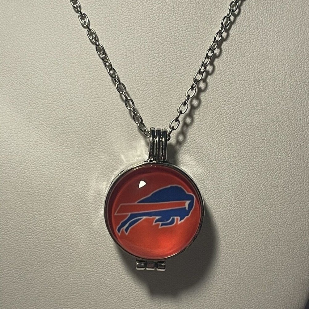 Buffalo Bills NFL Football Aromatherapy Charm with 20 IN Silver Chain NEW!!